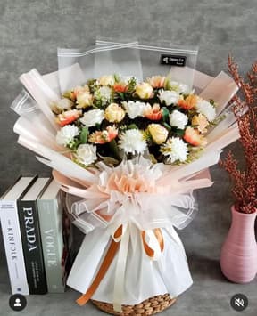 Round Series Hand Bouquet - 250K (20 stems)