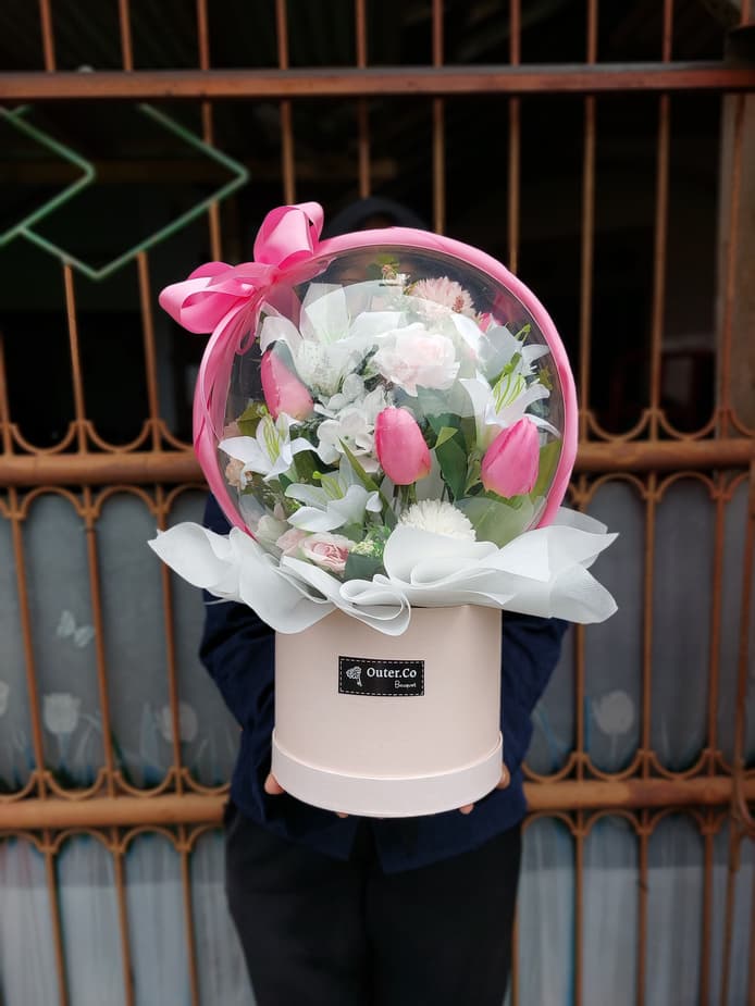 Round Series Hand Bouquet - 350K (30 stems)